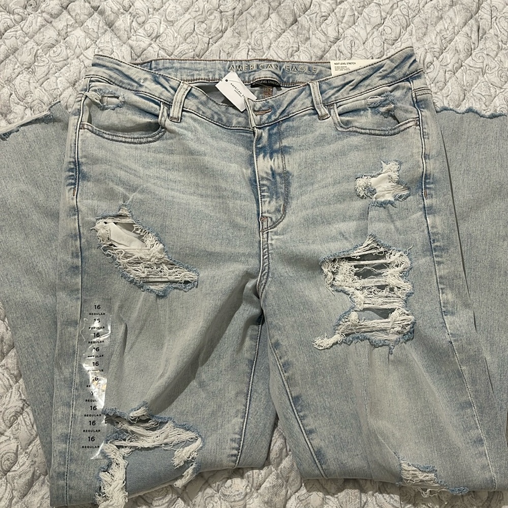 - AMERICAN EAGLE 🦅